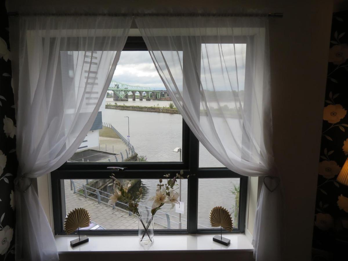 Home From Home With Fantastic Views Runcorn Exteriör bild